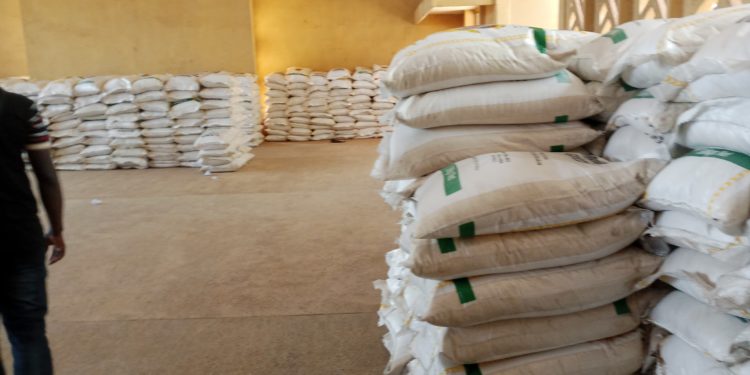 Sierra Leone: Police officers decry “rotten” rice supply