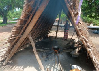 Mammy Kadiatu Kamara of Masanki preparing evening meal using fuelwood, the predominant source of energy for cooking in SIerra Leone. Photo credit, Kemo Cham, ManoReporters.