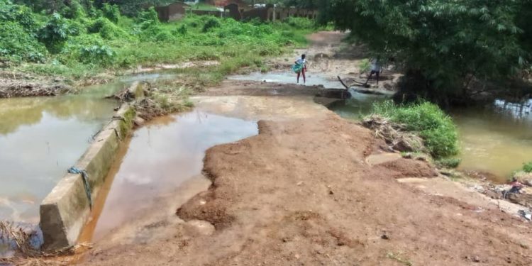 A major road cut off by flooding. Photo credit, James Flee, ManoReporters