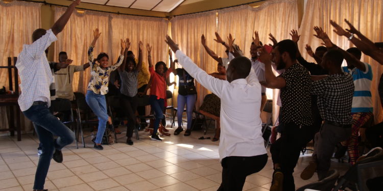 SWSL Coordinator, Hassan Koroma, leads a session on FGA. Photo credit, Ibrahim Barrie, ManoReporters