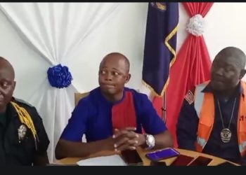 Liberian National Police spokesman (M) takes questions from the press in Monrovia on Tuesday, November 21. Photo credit, Screenshot, Kemo Cham, ManoReporters