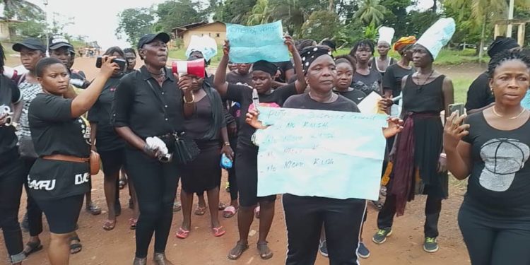Women protesting in Pujehun in the southern region of Sierra Leone on Saturday, November 11, 2023. The women called on the government to act and end importation and sale of drugs, which they say are killing their youths and leading to high crime rate in the district. Photo credit, Brima Sannoh, ManoReporters