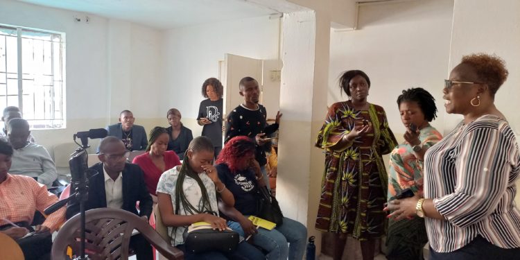 Martha Kanu of the Christian Health Association of Sierra Leone speaks to a group of health journalists during the first ever media cafe in Sierra Leone on Thursday, December 21, 2023. Photo credit, Kemo Cham, ManoReporters.