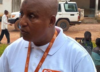 Mohamed Bailor Jalloh, CEO, FOCUS 1000, speaks to journalists in Kaboreh Village, Karene District on Sunday, December 17, 2023. Photo credit, Kemo Cham, ManoReporters.