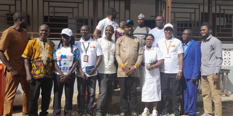 Mohamed Bailor Jalloh, CEO of FOCUS 1000 and his team pose with Bombali District District Medical Officer and his team after the meeting.