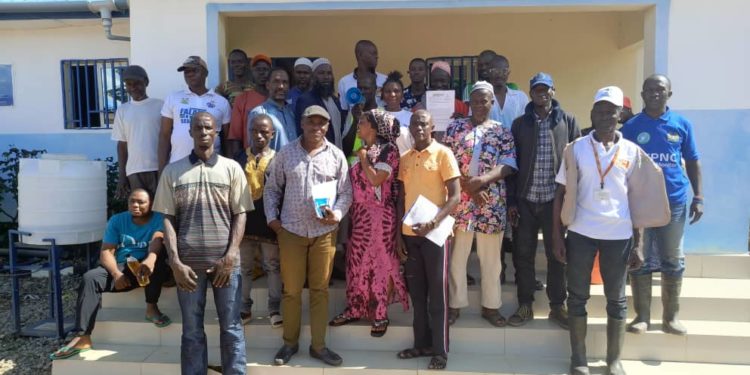 Officials from Sierra Leone and Guinea pose for a photo after meeting at the border town of Koindukura on August 22, 2024. The meeting was organized by the NGO, FOCUS 1000 to foster cross border collaborations. Image, Steven Gibrilla, Mamaye.
