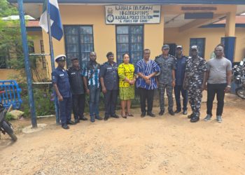 Ghana's High Commissioner to Sierra Leone, Senalor K. Yawlui, PhD (middle in smock) with the Police Local Unit Commander at Kabala (Koinadugu District), Chief Supt. Ibrahim Barry. Image credit, Ghana High Commission to Sierra Leone.