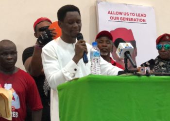 Osman Abdal Timbo addresses members of the press and supporters of the All Peoples Congress (APC) at the New Brooksfield Hotel in Freetown on Thursday, May 1, 2025. Image, Sulaiman Bun Ibrahim Kamara.