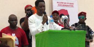 Osman Abdal Timbo addresses members of the press and supporters of the All Peoples Congress (APC) at the New Brooksfield Hotel in Freetown on Thursday, May 1, 2025. Image, Sulaiman Bun Ibrahim Kamara.