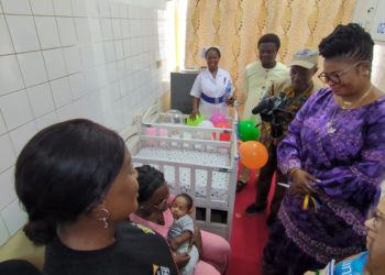 Minister of Gender and Children's Affairs of Sierra Leone, Dr Isata Mahoi, talks to a lactating nurse in the first workplace lactation room in Sierra Leone on Friday, August 1st, 2025. Image, Kemo Cham, ManoReporters.