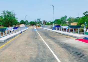 The newly inaugurated 25-kilometre Bandajuma–Pujehun highway includes a modern two-lane bridge – the Makibie River Bridge – and it marks a major improvement in transport connectivity within Pujehun District. Image, Brima Sannoh, ManoReporters.