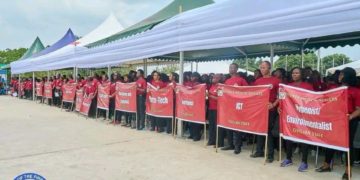 The graduands include both military and civilian staffers. Image, Office of the First Lady of Sierra Leone.