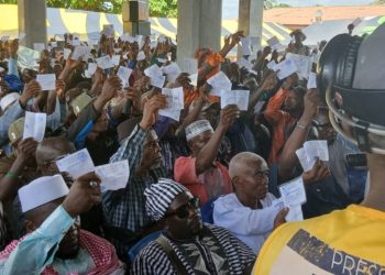 Chiefdom councilors, also known as Traditional Authorities, showing their cards during declaration of right day on June 4, 2026. Image, Brima Sannoh, ManoReporters.