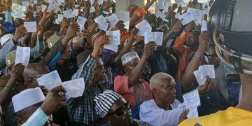 Chiefdom councilors, also known as Traditional Authorities, showing their cards during declaration of right day on June 4, 2026. Image, Brima Sannoh, ManoReporters.