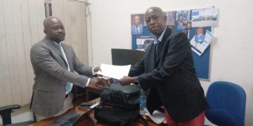 SLYDCL’s Executive Director Habib T. Kamara presenting the Policy Brief to Prince Bull-Luceni, the newly appointed Executive Director of NDLEA Sierra Leone on Thursday, September 17th, 2026. Image, SLYDCL.